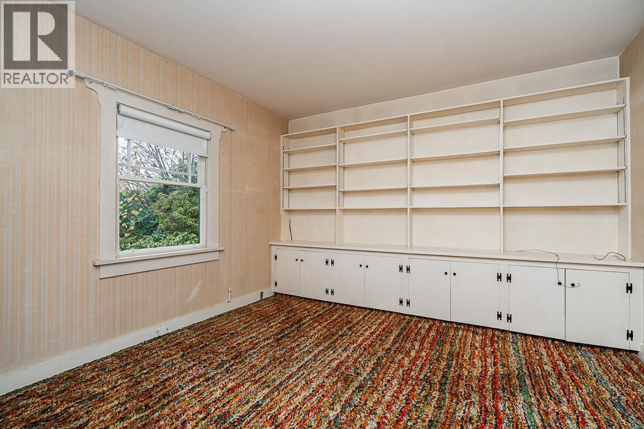 1204 GRAND BOULEVARD, North Vancouver