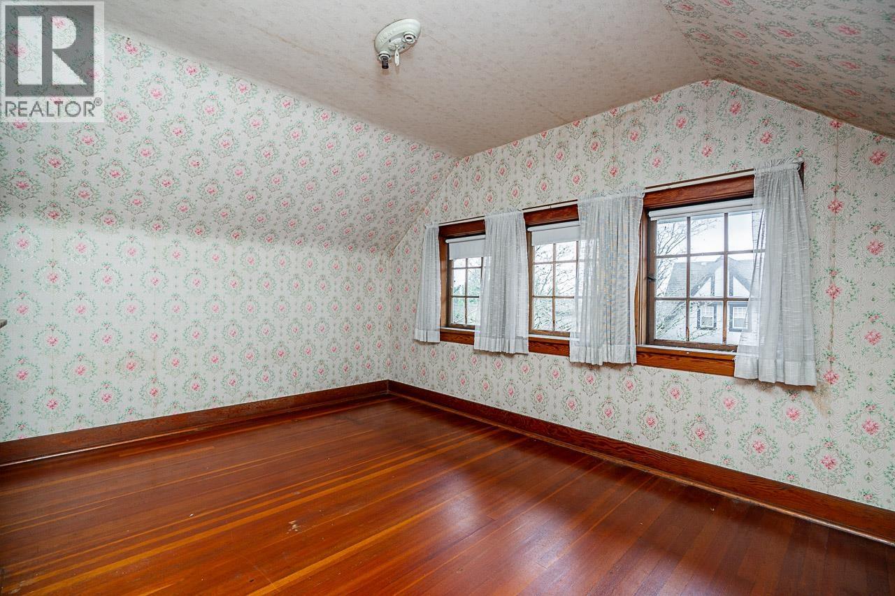 1204 GRAND BOULEVARD, North Vancouver