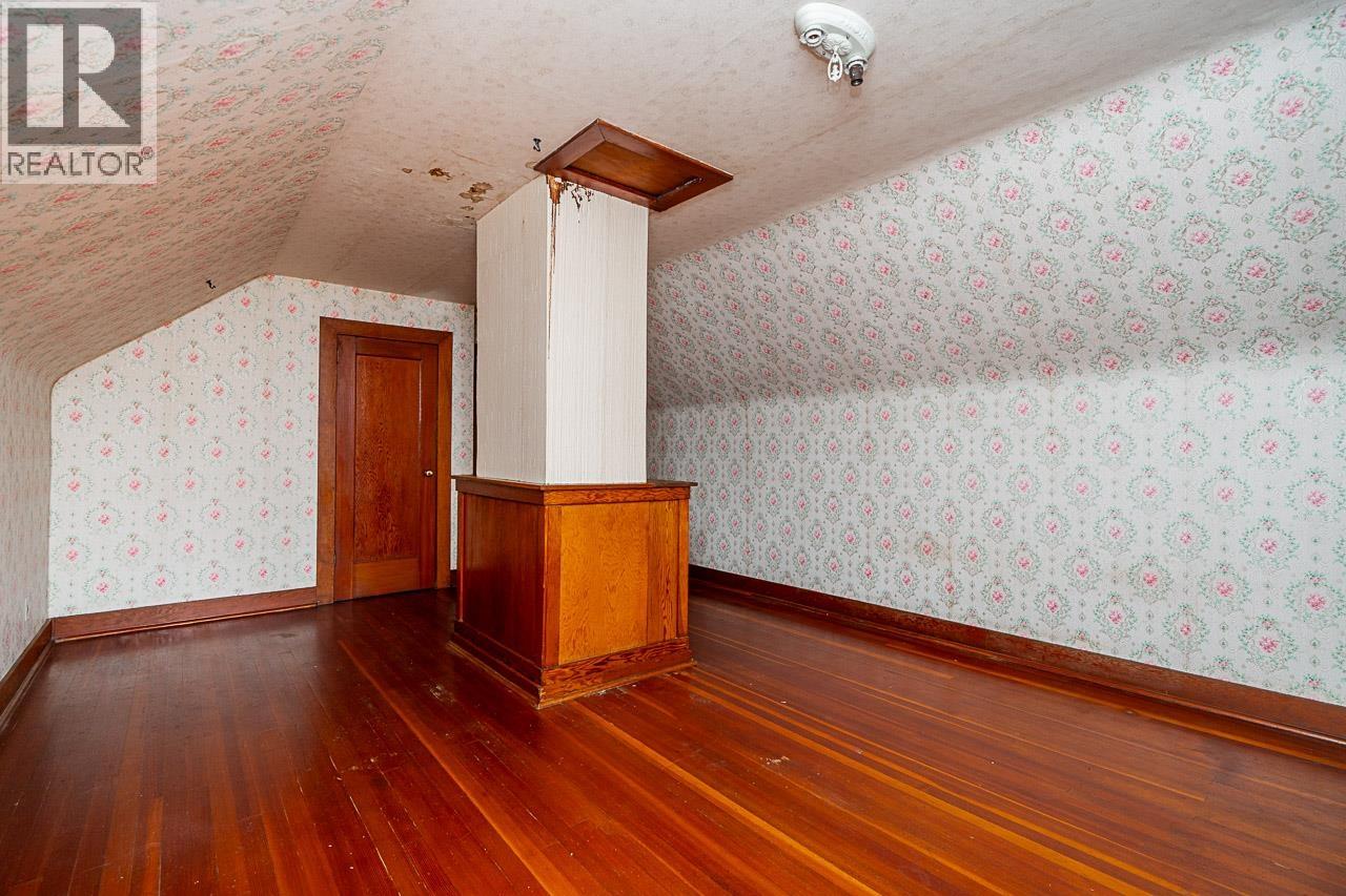 1204 GRAND BOULEVARD, North Vancouver