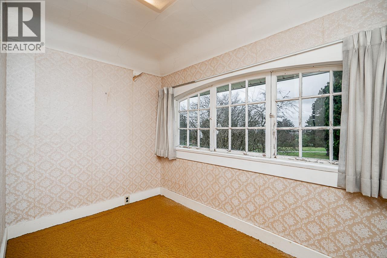 1204 GRAND BOULEVARD, North Vancouver