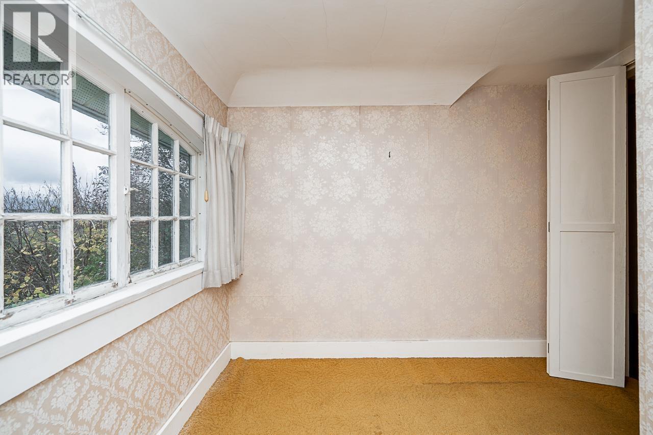 1204 GRAND BOULEVARD, North Vancouver