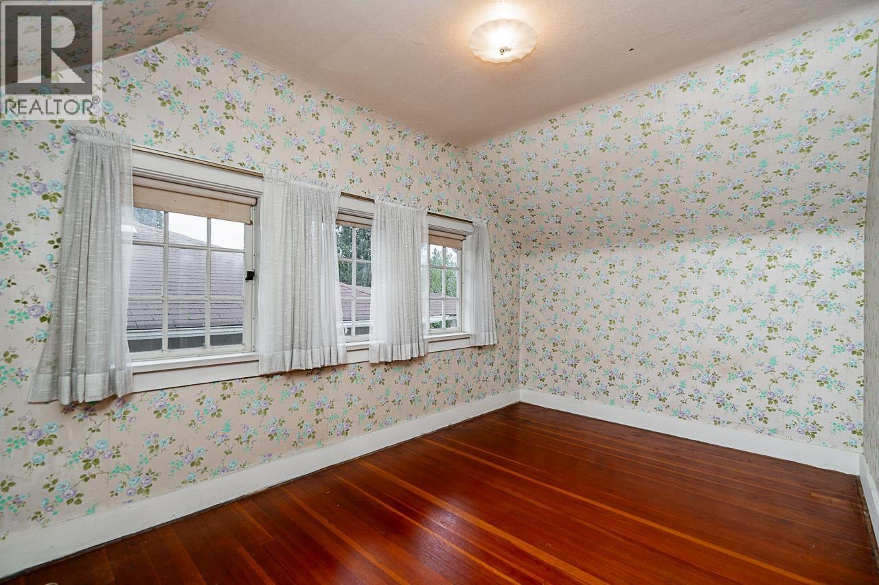 1204 GRAND BOULEVARD, North Vancouver