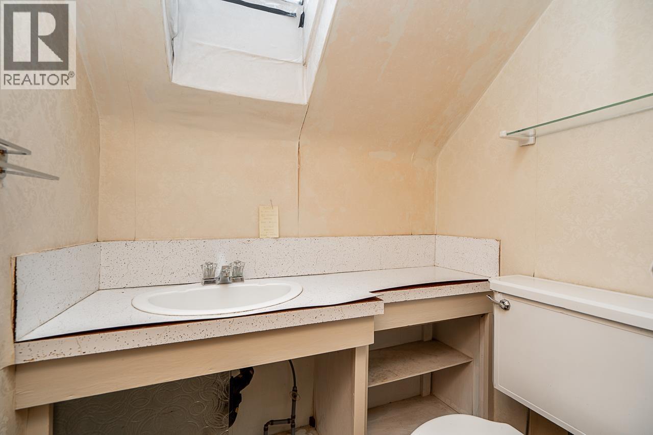 1204 GRAND BOULEVARD, North Vancouver