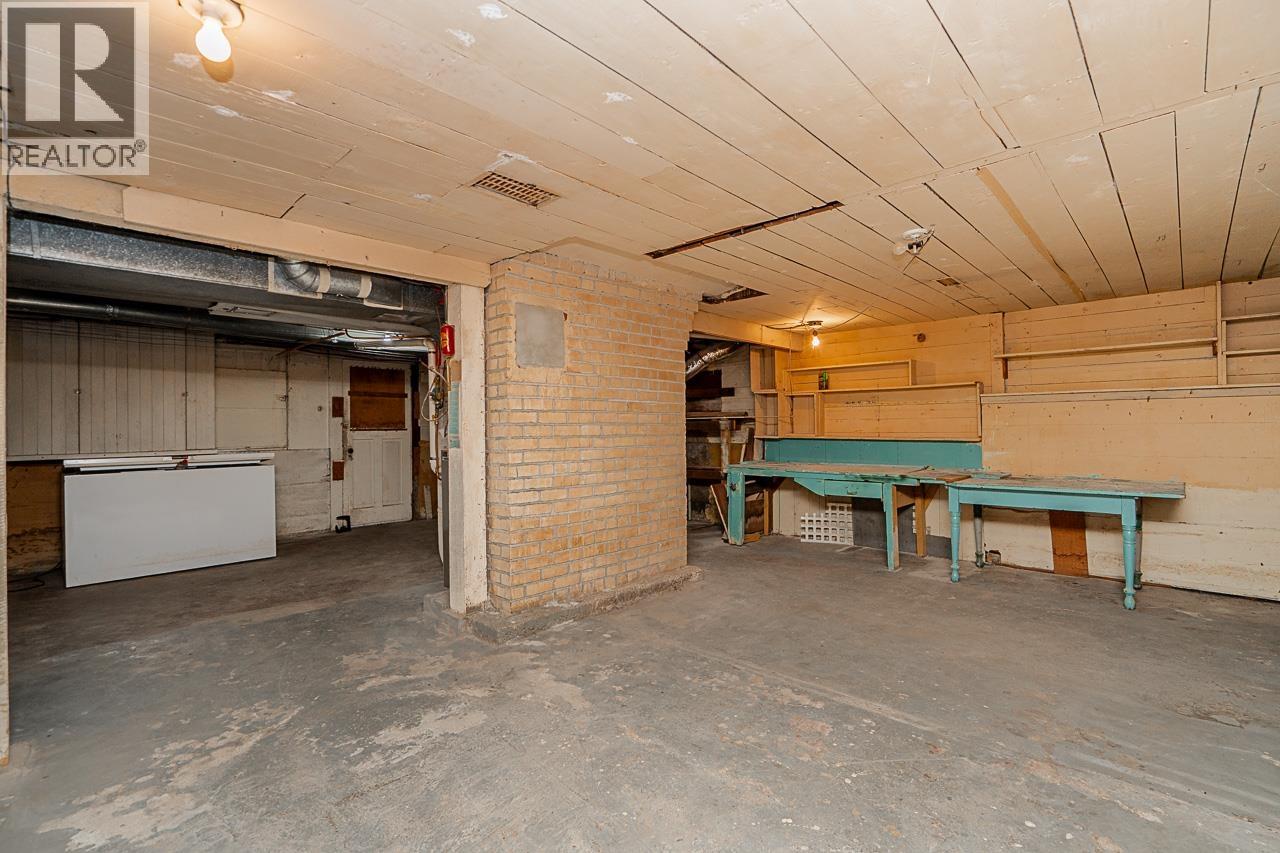 1204 GRAND BOULEVARD, North Vancouver