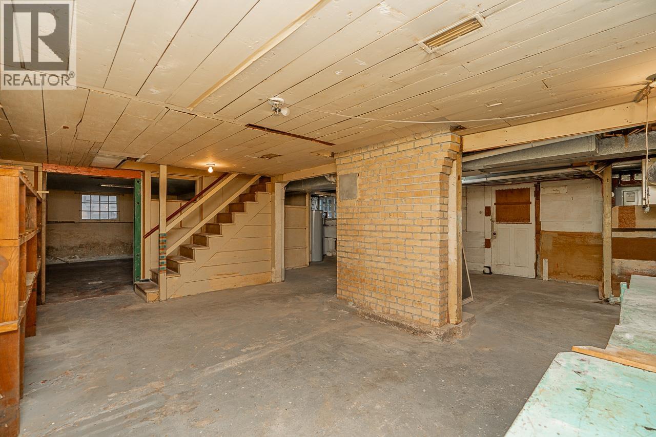 1204 GRAND BOULEVARD, North Vancouver