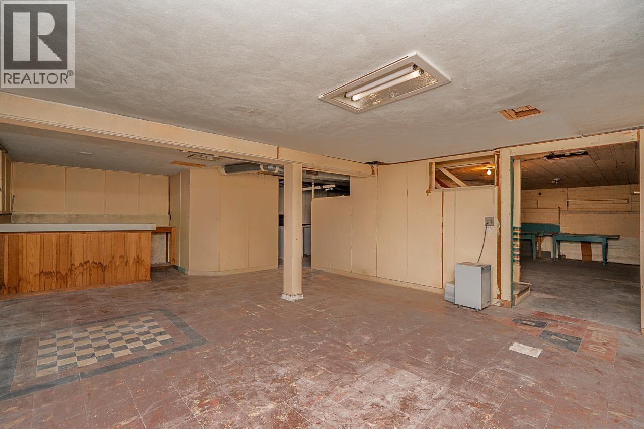 1204 GRAND BOULEVARD, North Vancouver