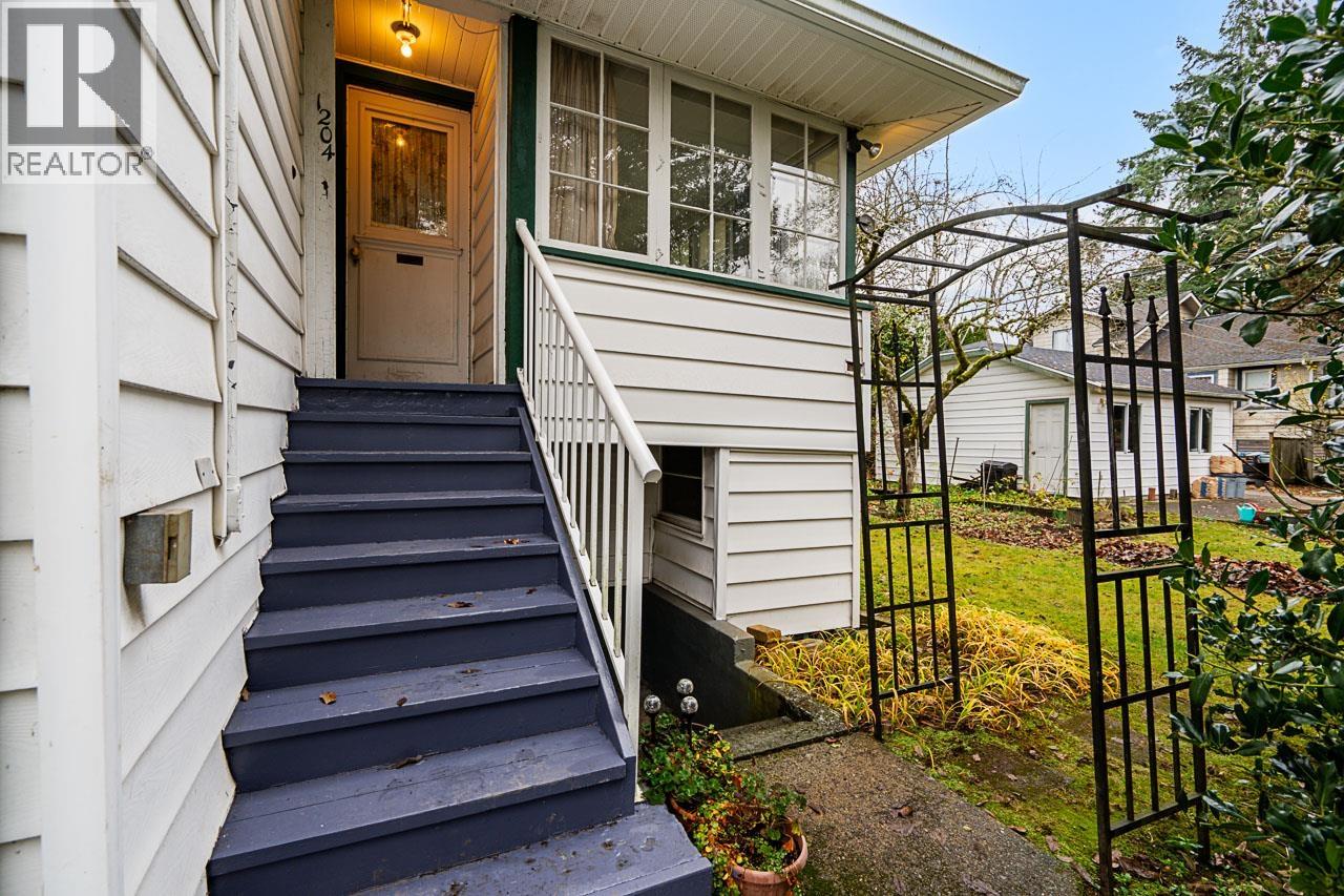 1204 GRAND BOULEVARD, North Vancouver