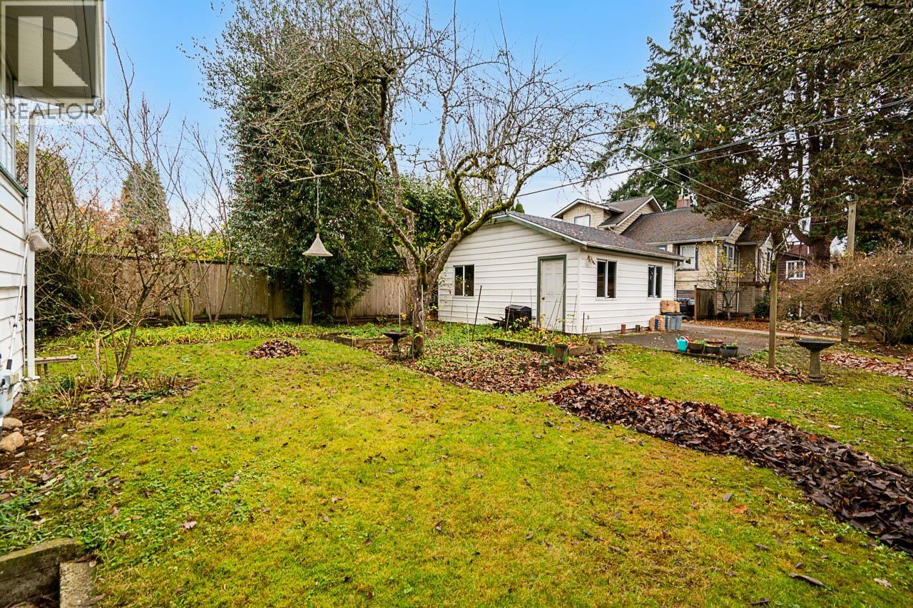 1204 GRAND BOULEVARD, North Vancouver