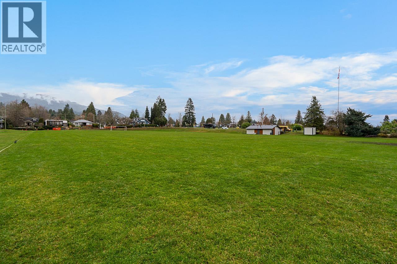 1204 GRAND BOULEVARD, North Vancouver