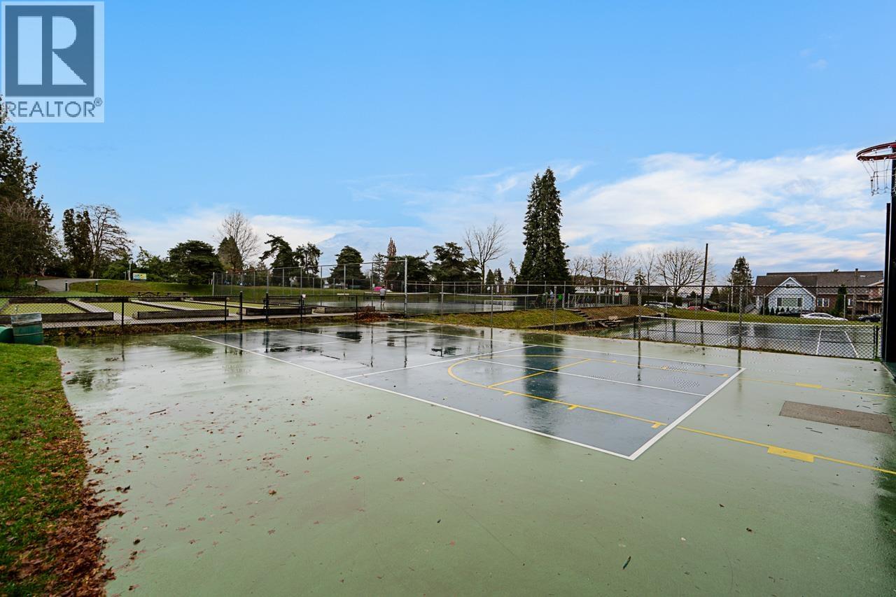 1204 GRAND BOULEVARD, North Vancouver