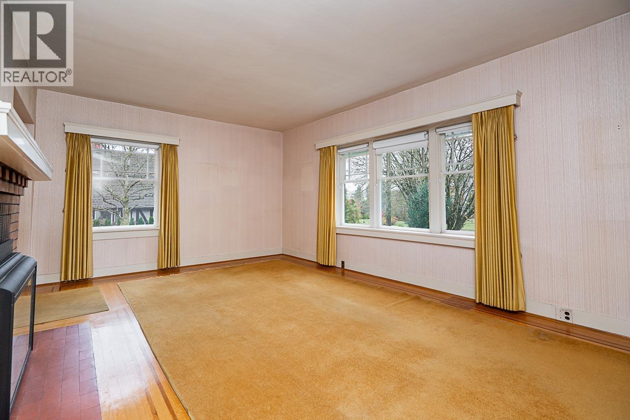 1204 GRAND BOULEVARD, North Vancouver