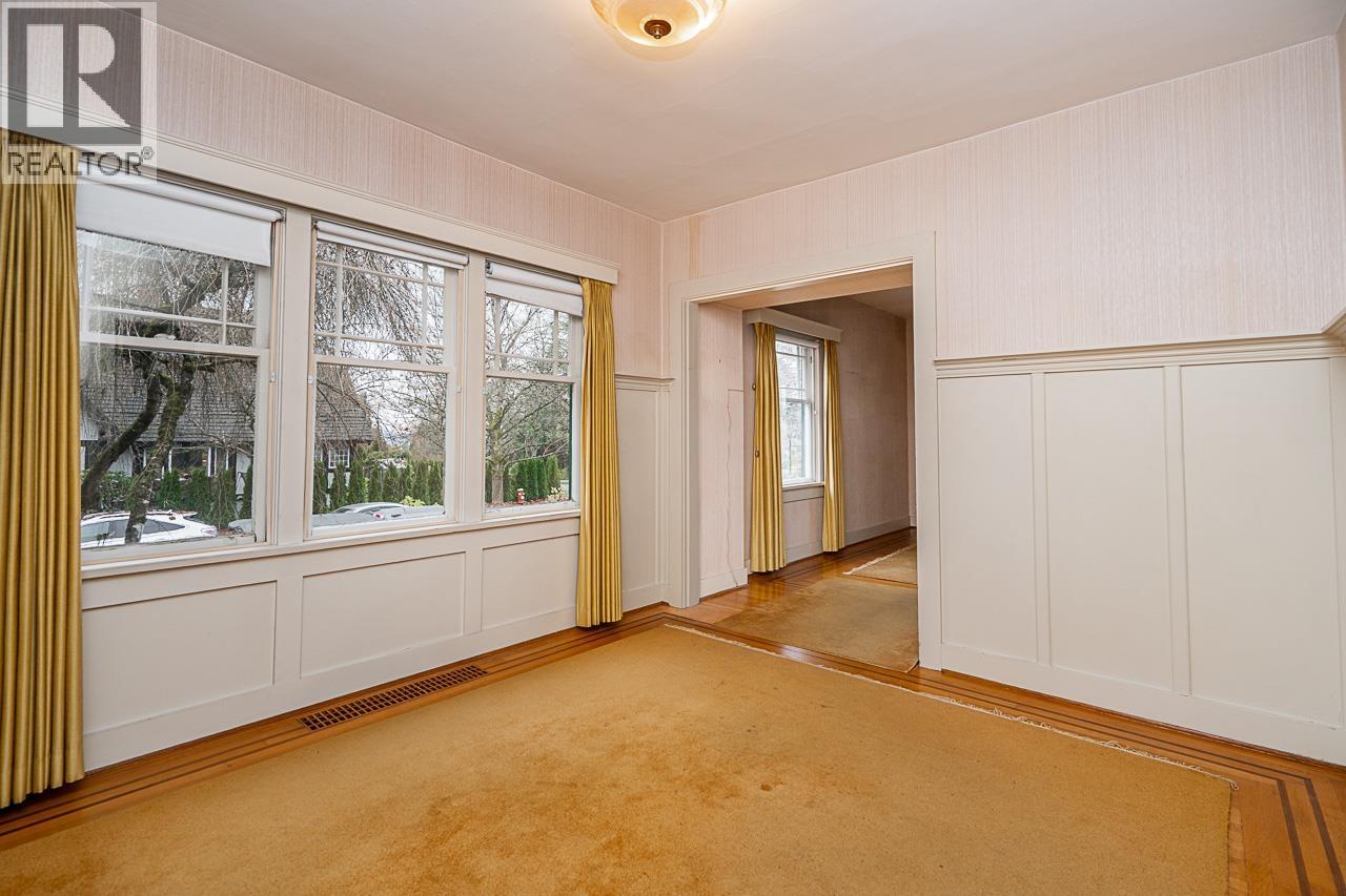 1204 GRAND BOULEVARD, North Vancouver