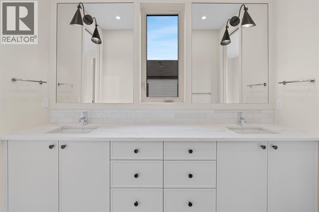 Single Family House for Sale in  Greenwich Row NW Greenwood/Greenbriar Calgary 