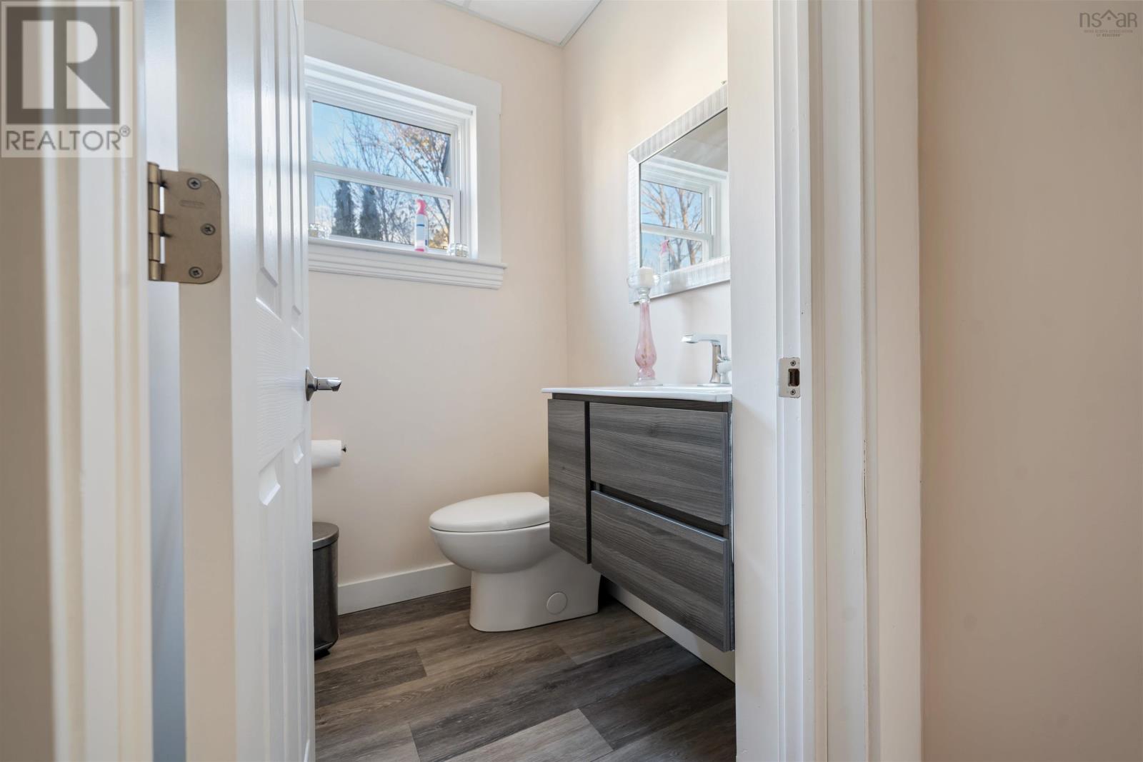 Property 20 of 43 of 132 Almont Avenue