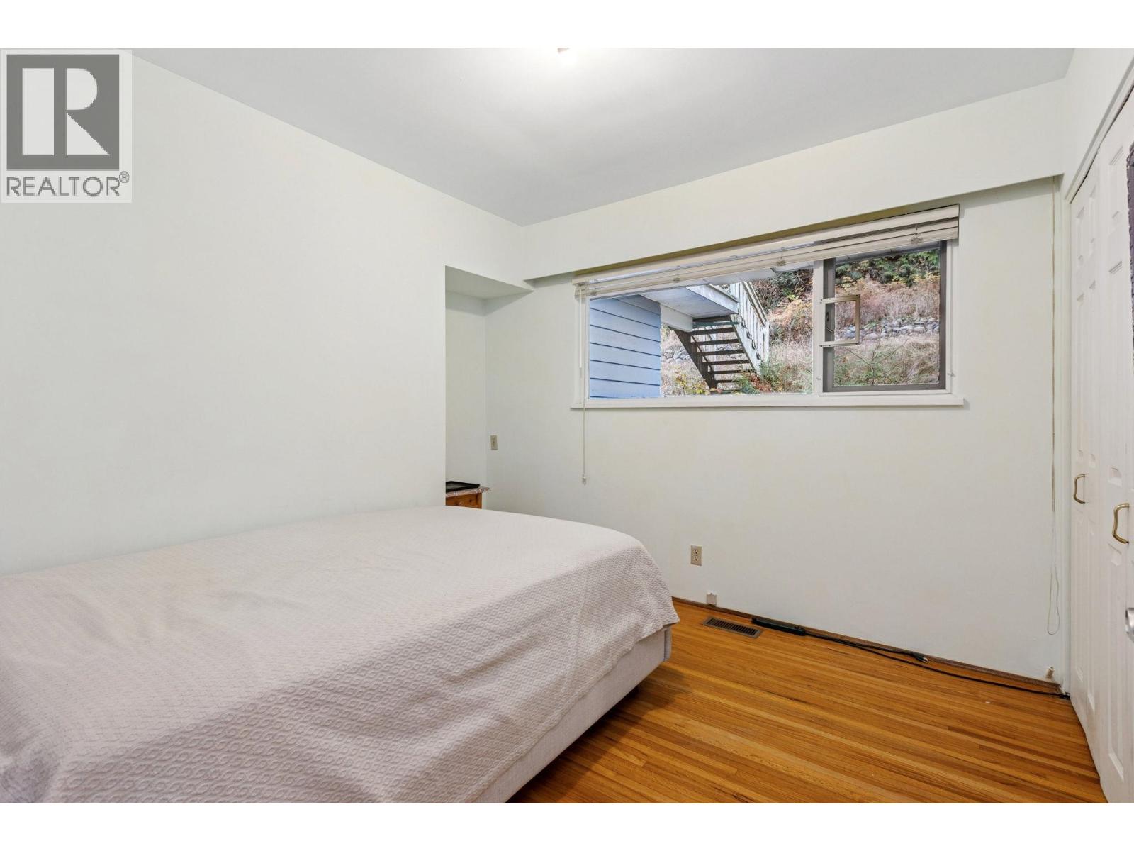 556 BALLANTREE ROAD, West Vancouver