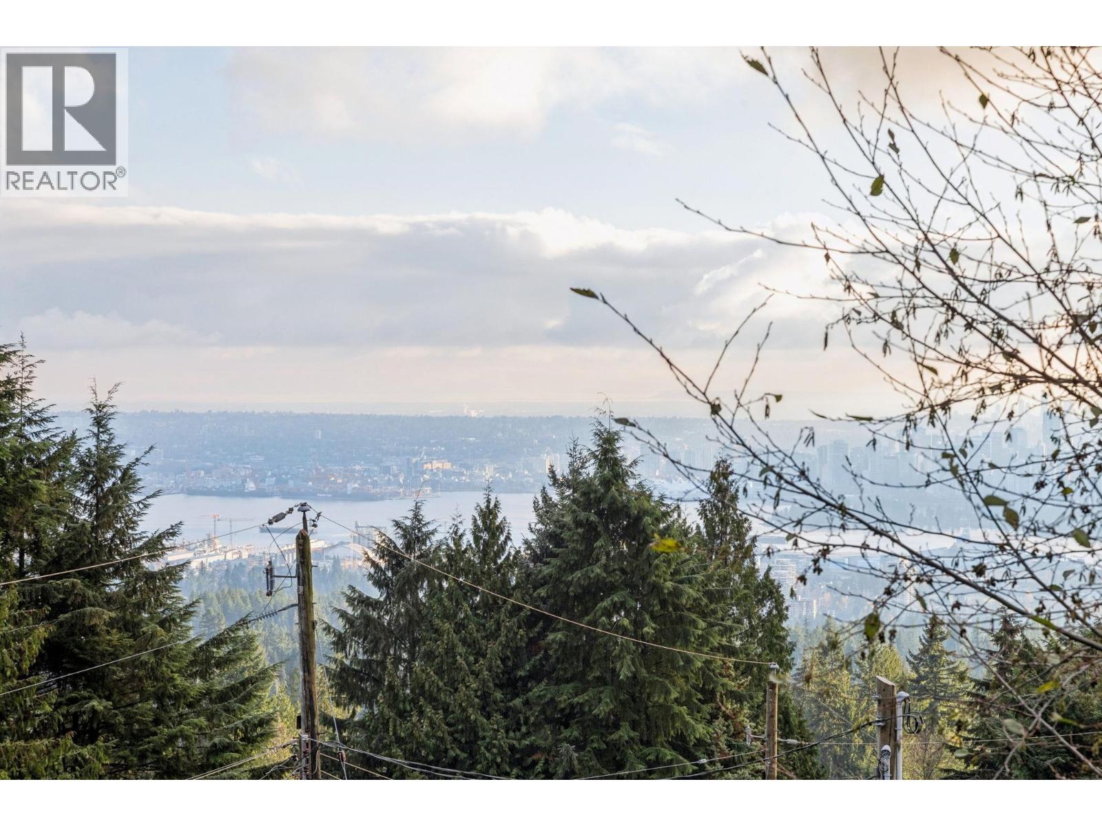 556 BALLANTREE ROAD, West Vancouver