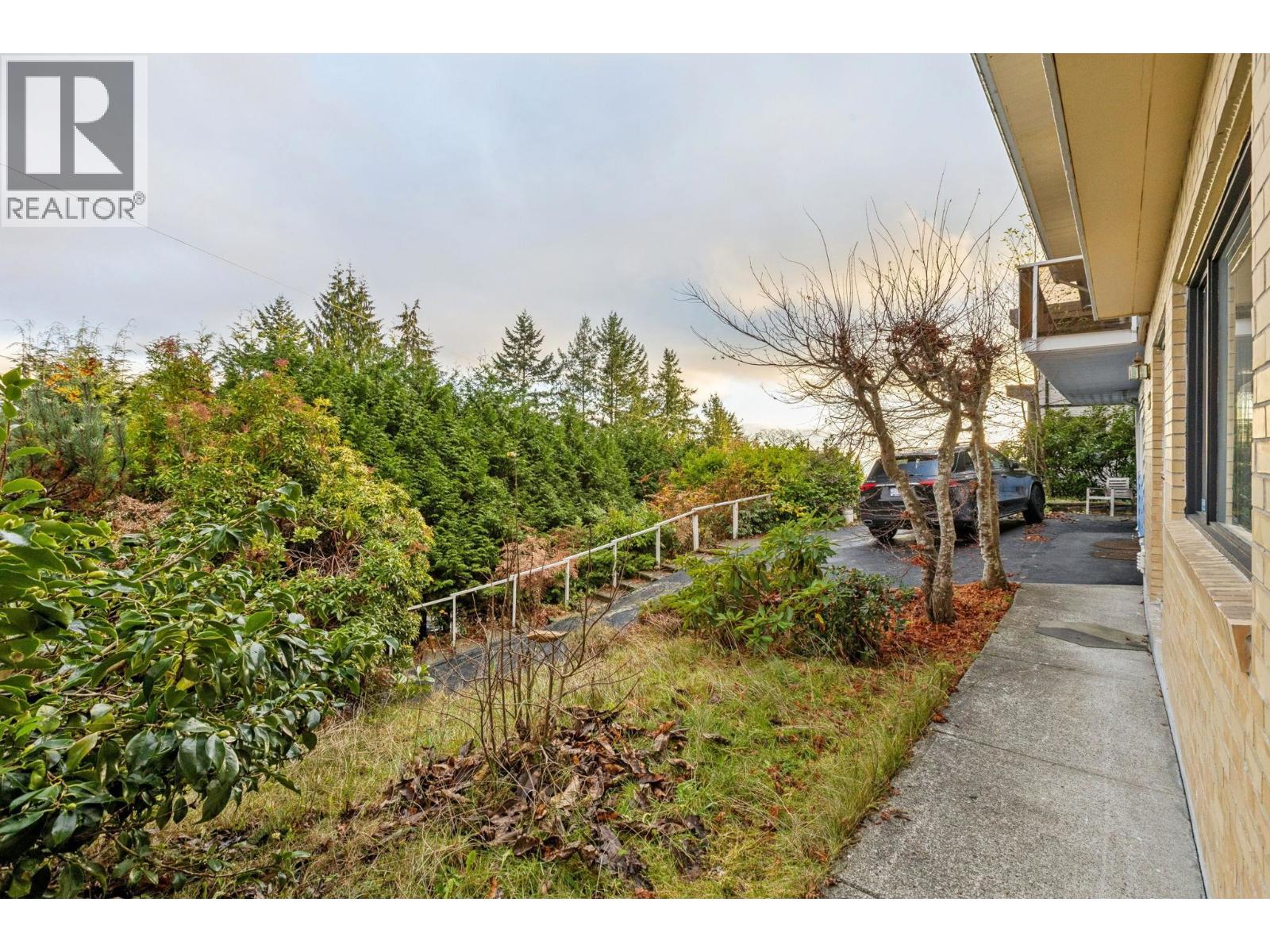 556 BALLANTREE ROAD, West Vancouver