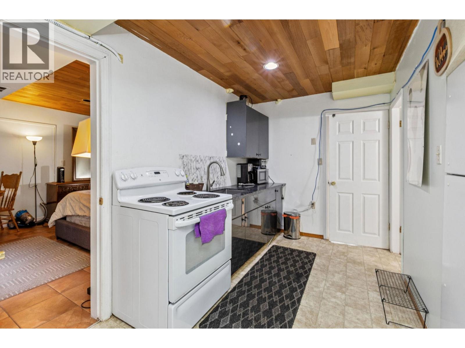 556 BALLANTREE ROAD, West Vancouver