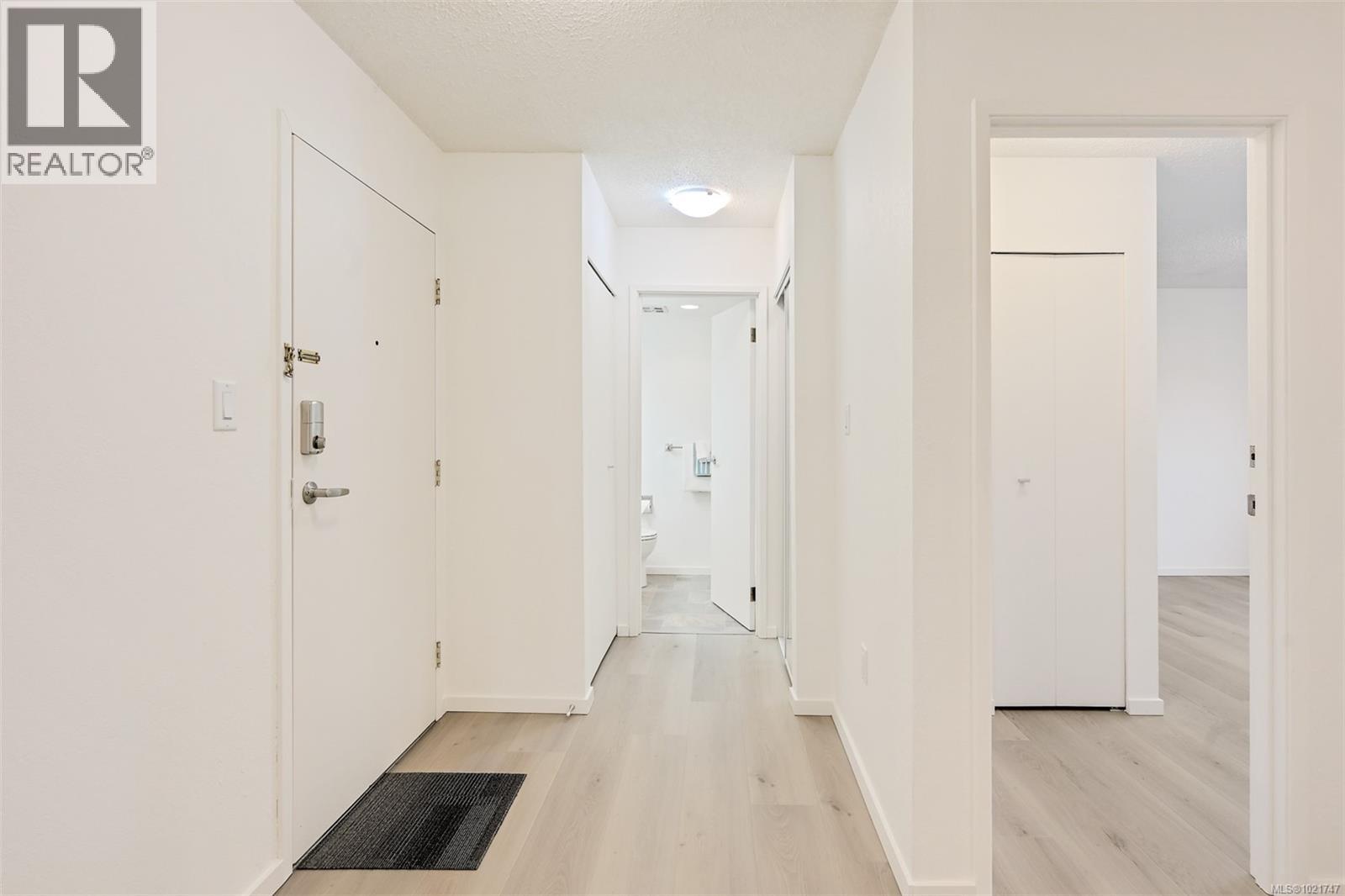 206 2610 Graham St, Victoria