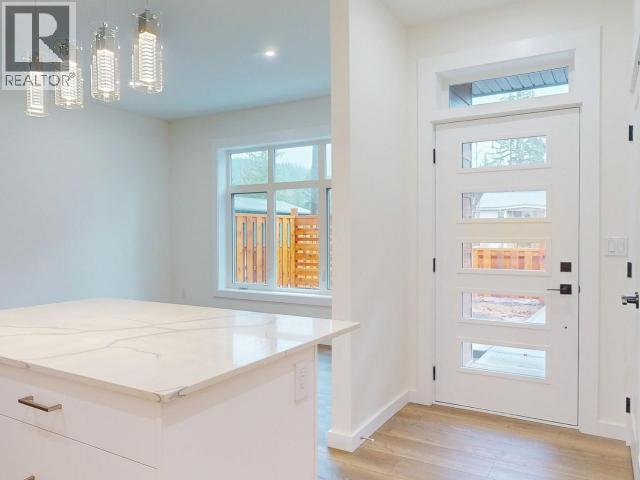 102-5191 MANSON AVE, Powell River