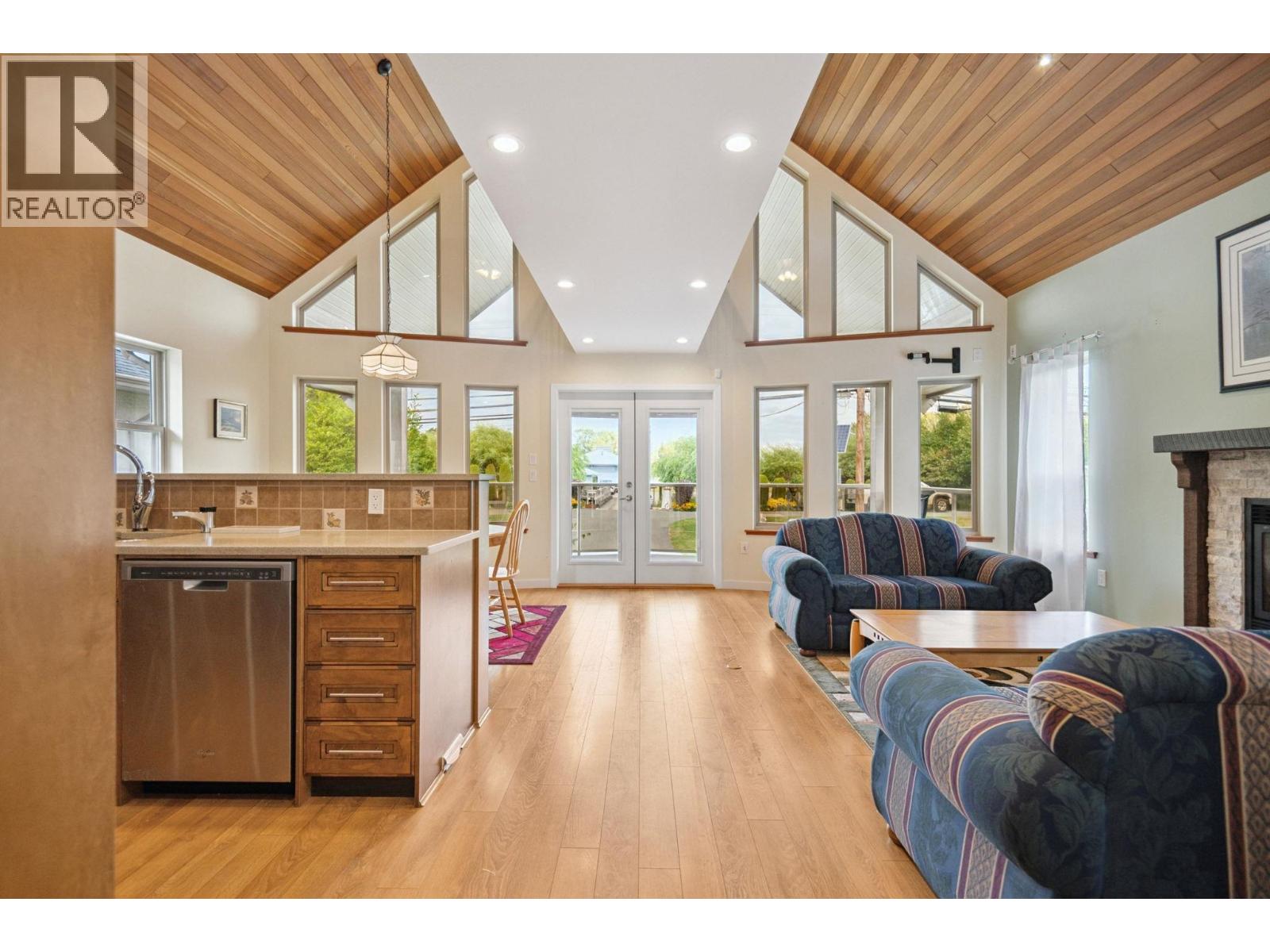 4394 RIVER Road West, Delta