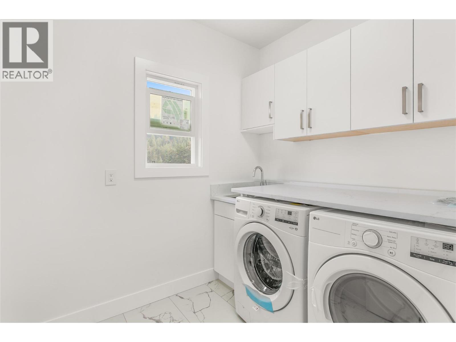  2711 Hewl Road, West Kelowna