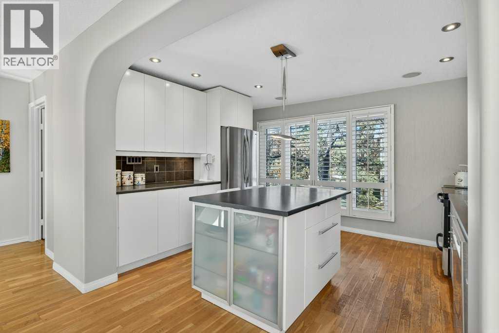 Single Family House 5 Level for Sale in  Point Mckay Road NW Point McKay Calgary 