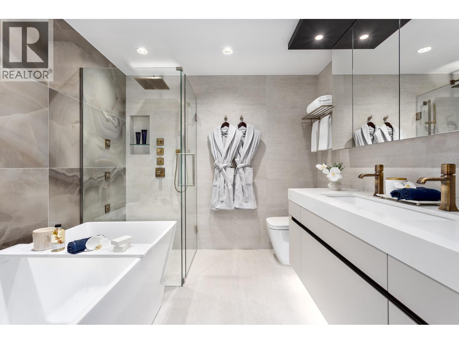 904 2323 FIR STREET, Vancouver