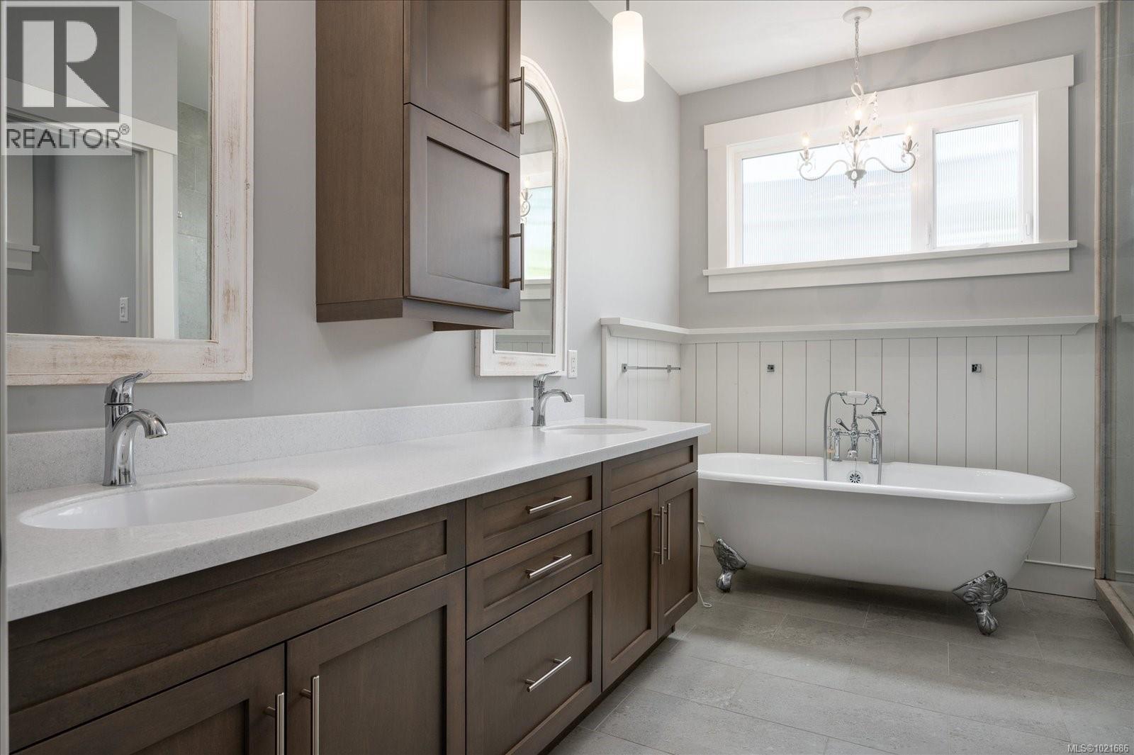 672 Lowry's Rd, Parksville