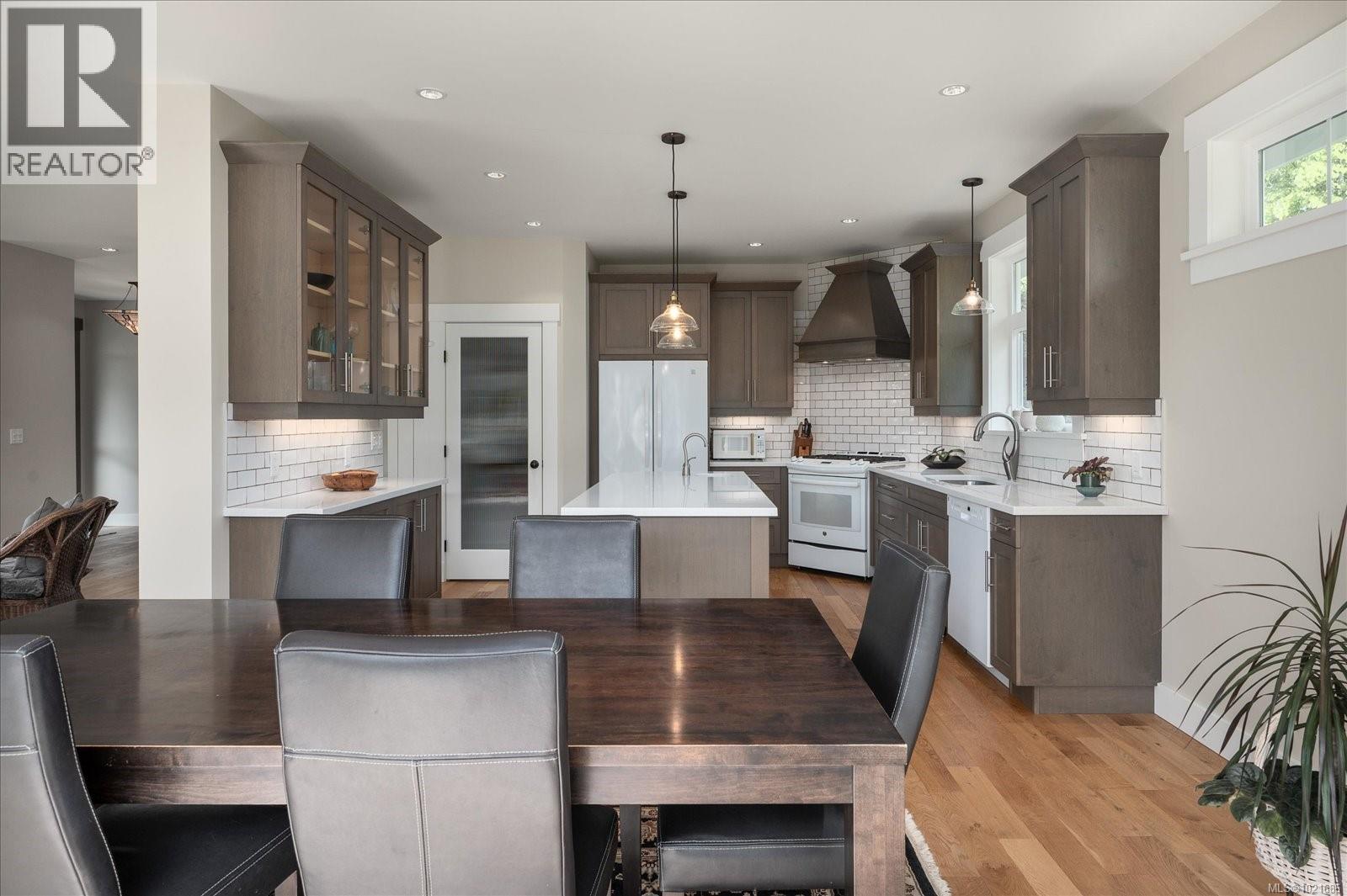 672 Lowry's Rd, Parksville