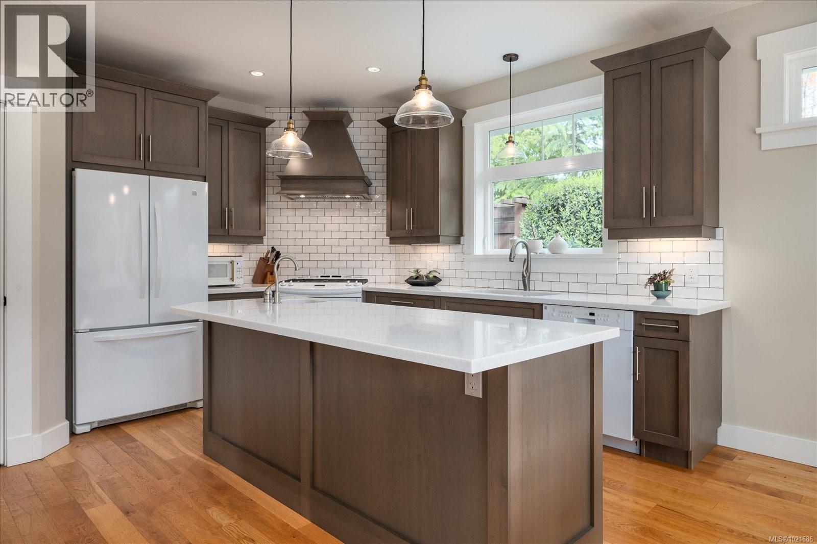 672 Lowry's Rd, Parksville