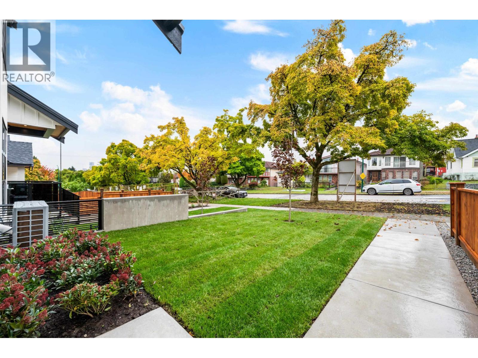 1 3065 CHARLES STREET, Vancouver