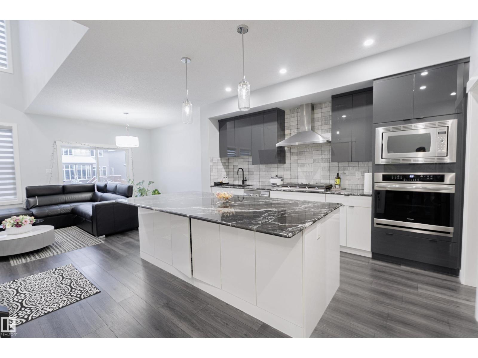 1033 CHRISTIE VISTA VS SW, Edmonton