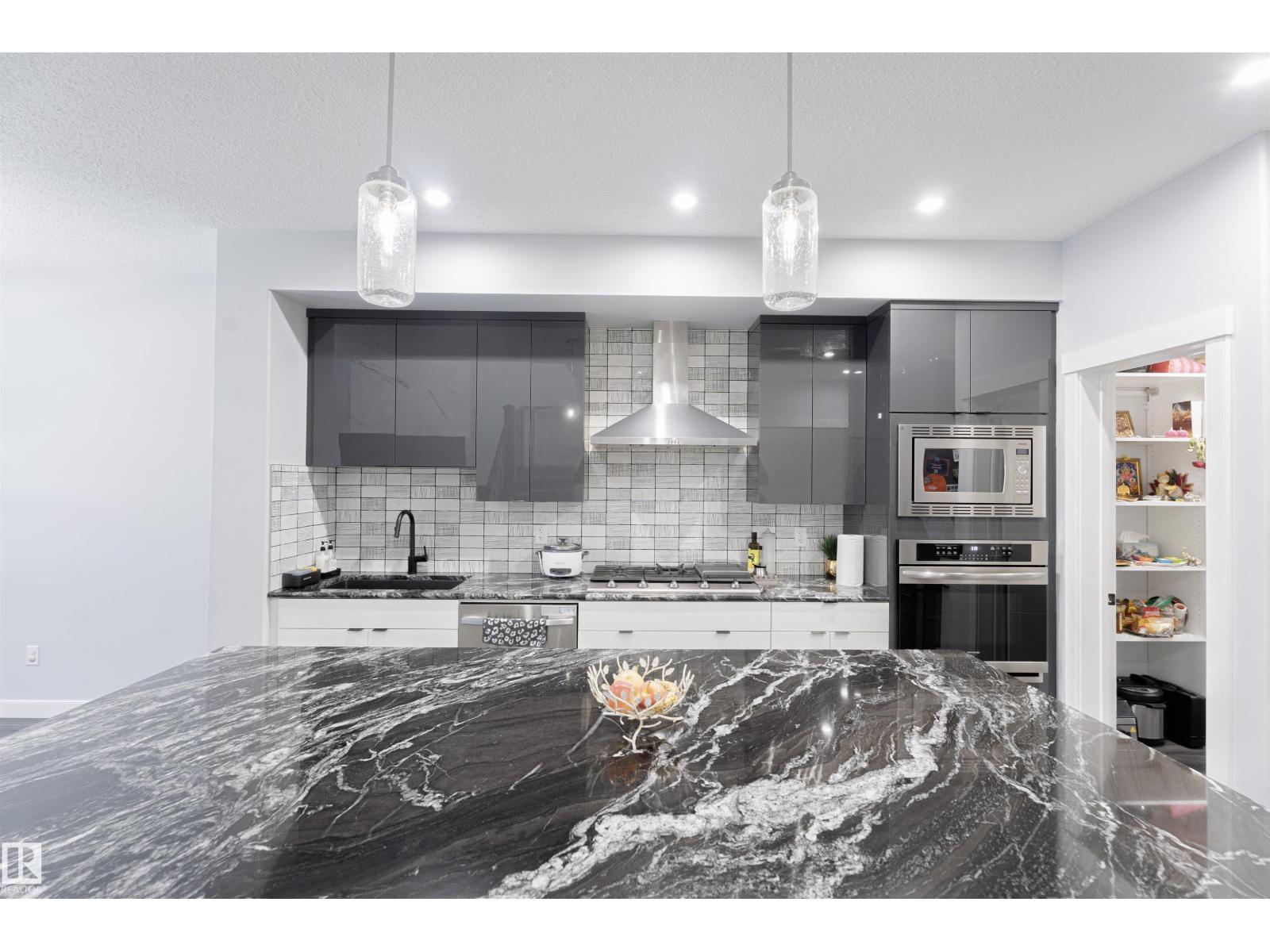 1033 CHRISTIE VISTA VS SW, Edmonton