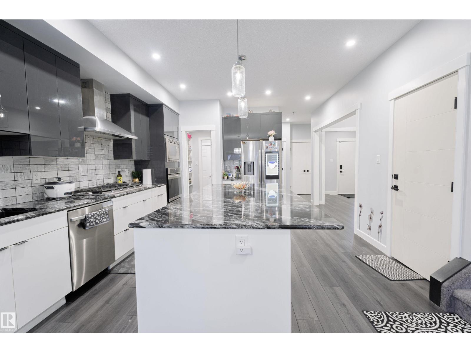 1033 CHRISTIE VISTA VS SW, Edmonton