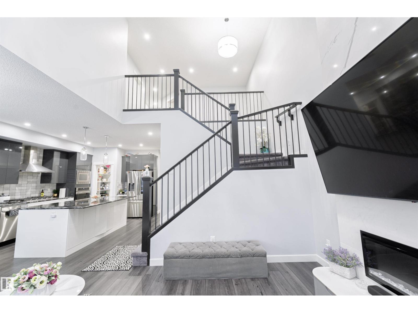 1033 CHRISTIE VISTA VS SW, Edmonton