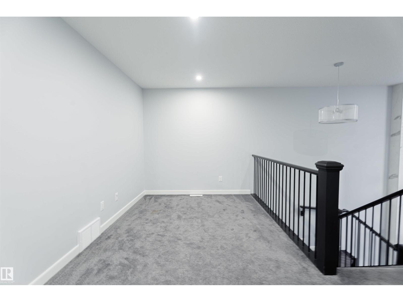 1033 CHRISTIE VISTA VS SW, Edmonton