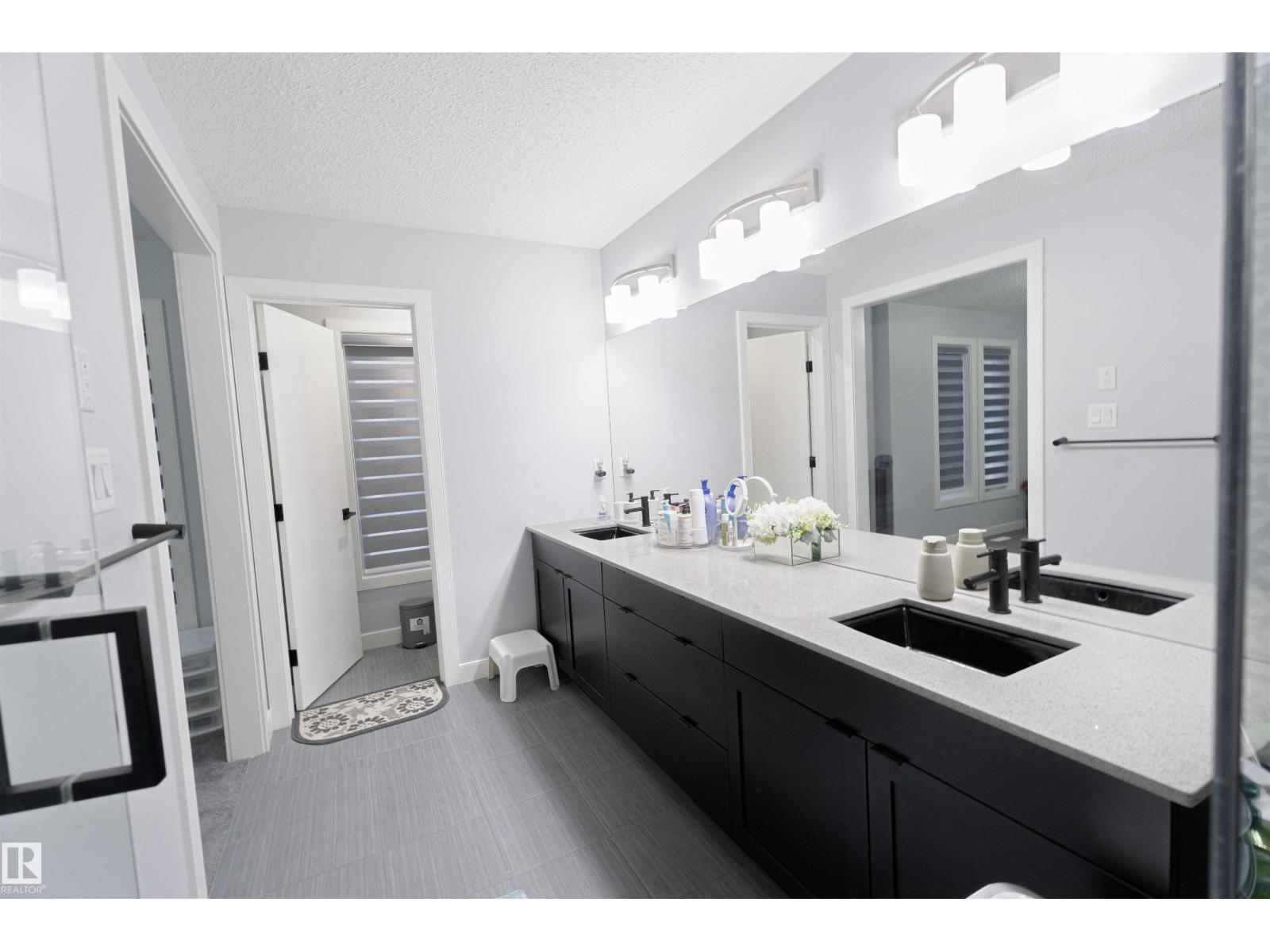 1033 CHRISTIE VISTA VS SW, Edmonton