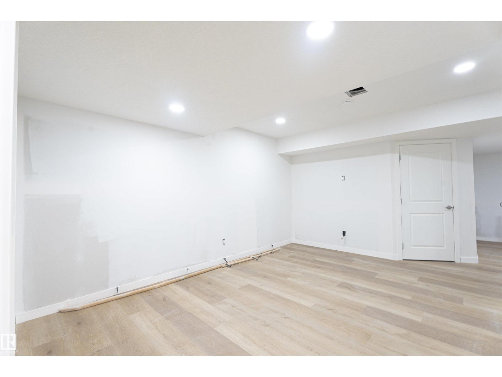 1033 CHRISTIE VISTA VS SW, Edmonton