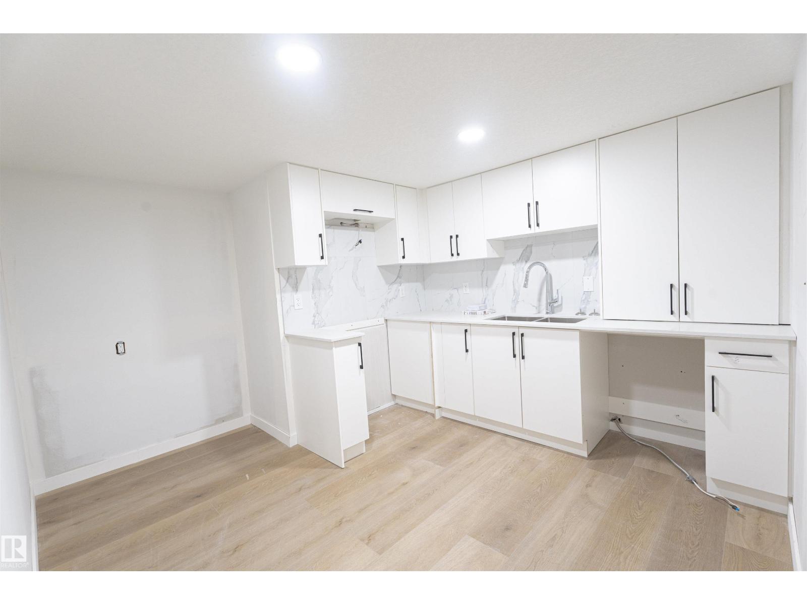 1033 CHRISTIE VISTA VS SW, Edmonton