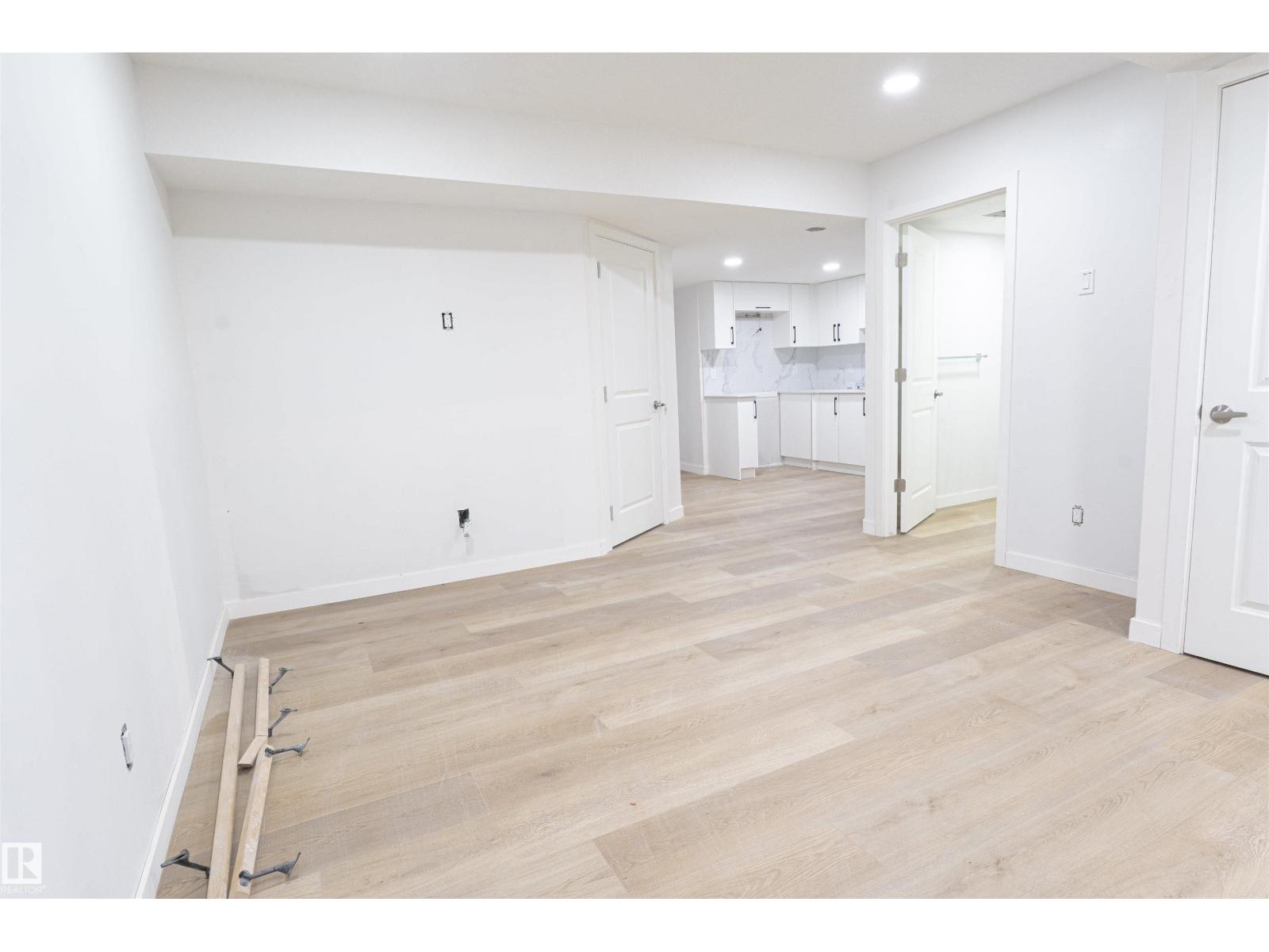 1033 CHRISTIE VISTA VS SW, Edmonton