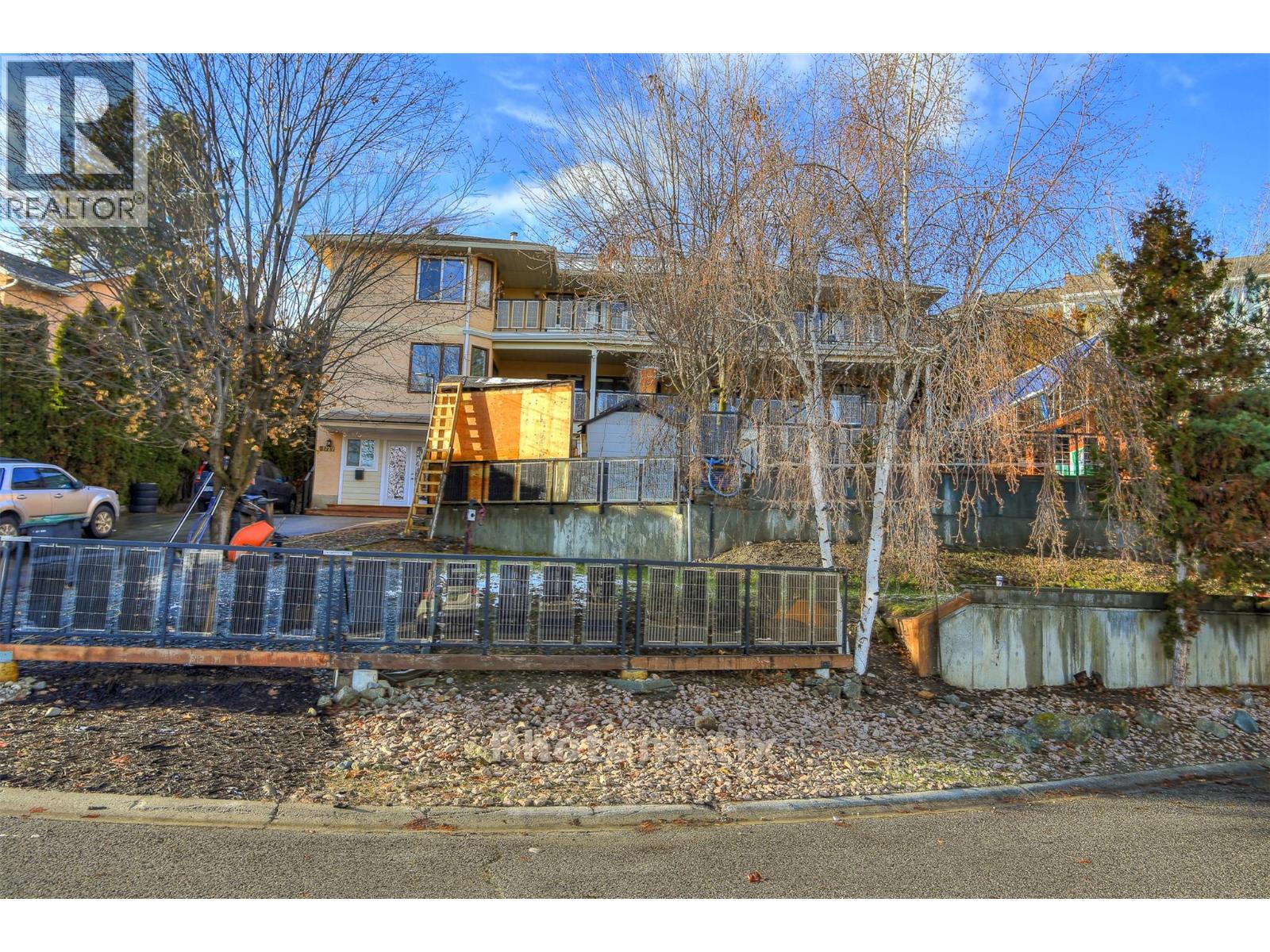  727 Cassiar Crescent, Kelowna