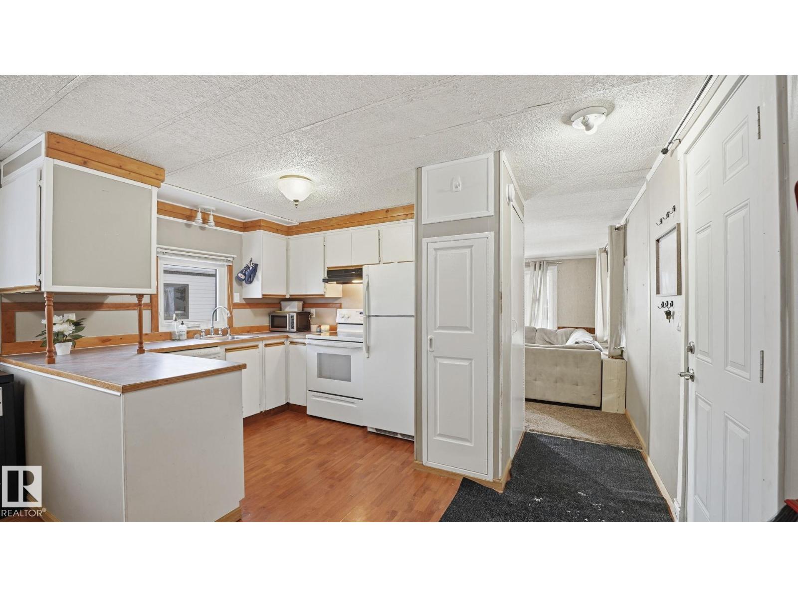 880 West Coast Bay NW, Edmonton