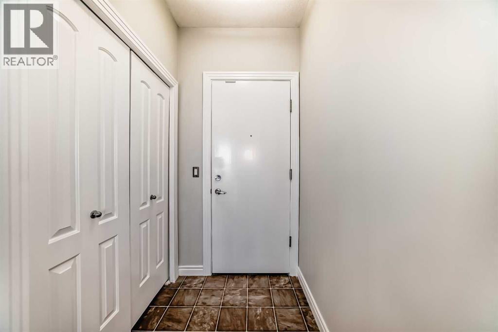 Single Family House for Sale in    Avenue NW Varsity Calgary 