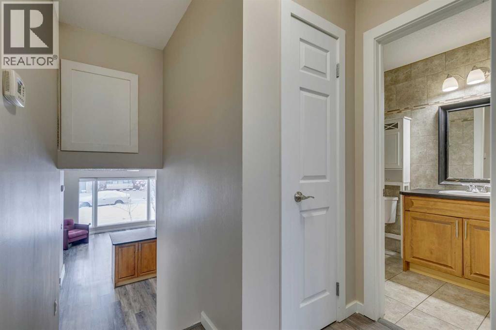 Single Family House 4 Level for Sale in  Woodglen Close SW Woodbine Calgary 