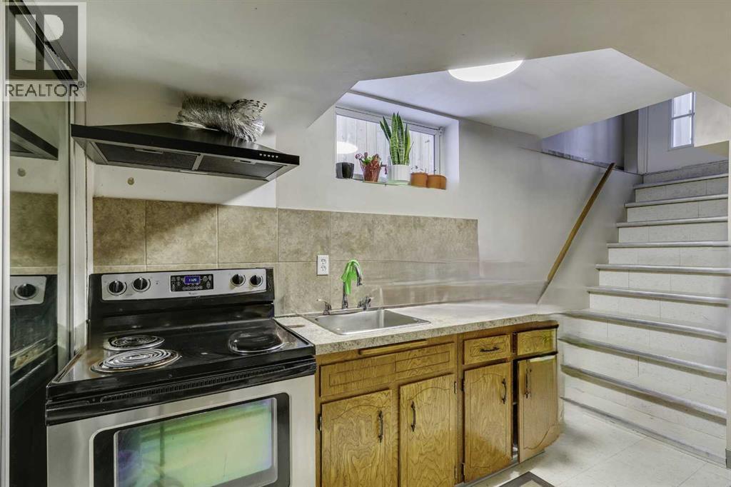 Single Family House 4 Level for Sale in  Woodglen Close SW Woodbine Calgary 