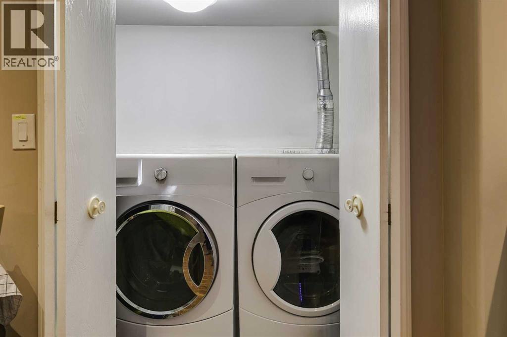 Single Family House 4 Level for Sale in  Woodglen Close SW Woodbine Calgary 