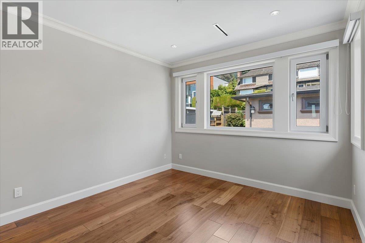 2171 QUEENS AVENUE, West Vancouver