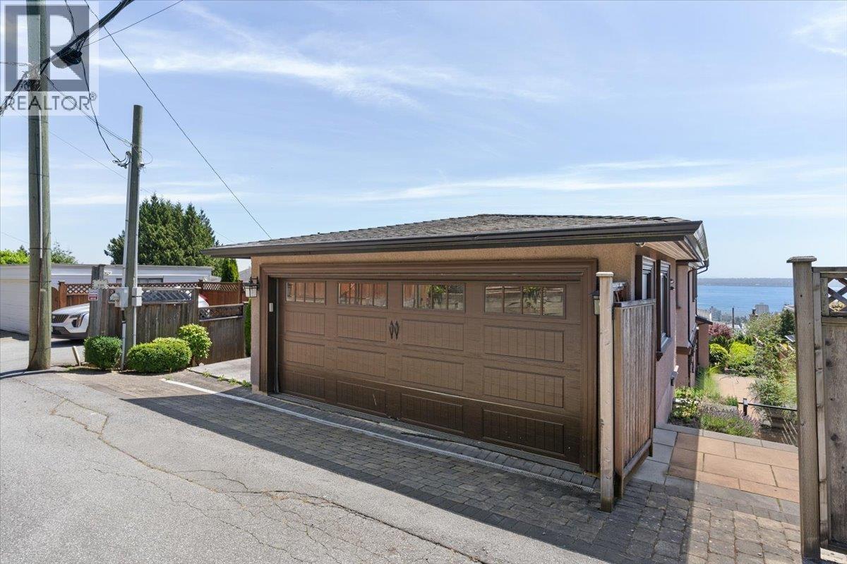 2171 QUEENS AVENUE, West Vancouver