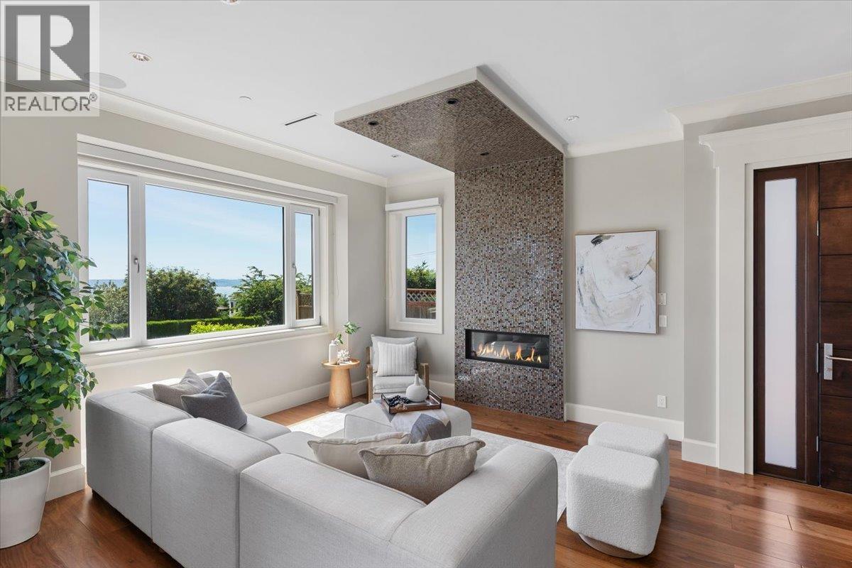 2171 QUEENS AVENUE, West Vancouver